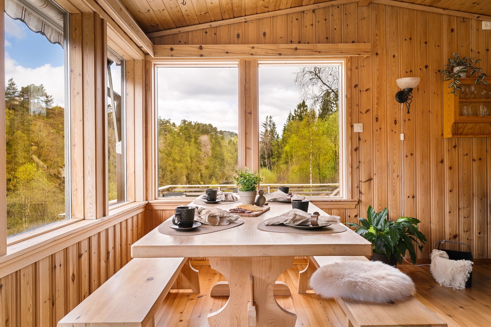 Utsikten fra spisebordet gjør måltidene til en egen opplevelse. Galleribilde