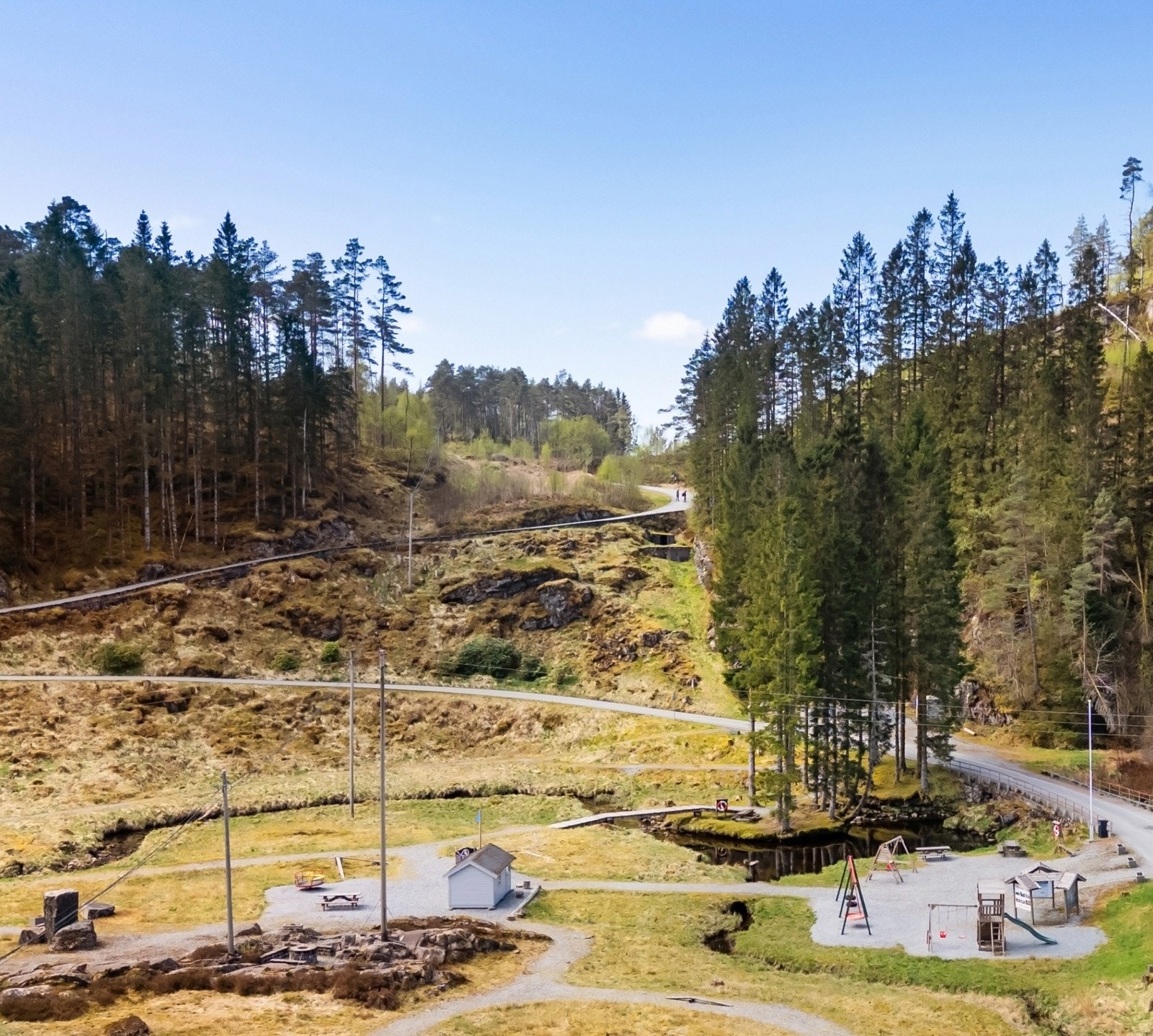 I nærområdet finnes det lekeplass og fine turveier for rekreasjon. Galleribilde