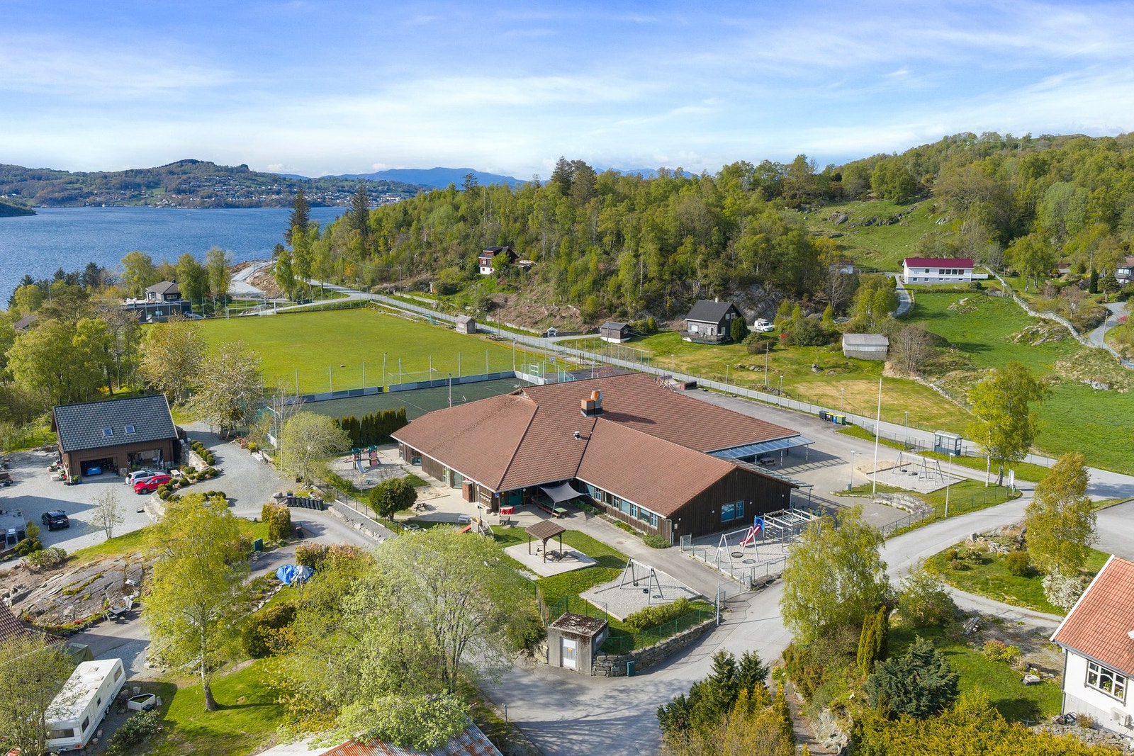 I Judaberg ligger gatekjøkkenet Dickins bar og restaurant, og i Kaihuset er det kafé. Galleribilde