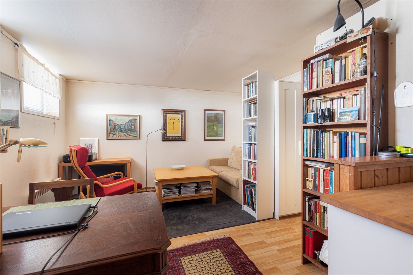 I dag er kjelleren inndelt i to boenheter som leies ut separat for totalt ca. kr 16 975,- per måned (ikke omsøkt, se salgsoppgave for mer informasjon). Galleribilde