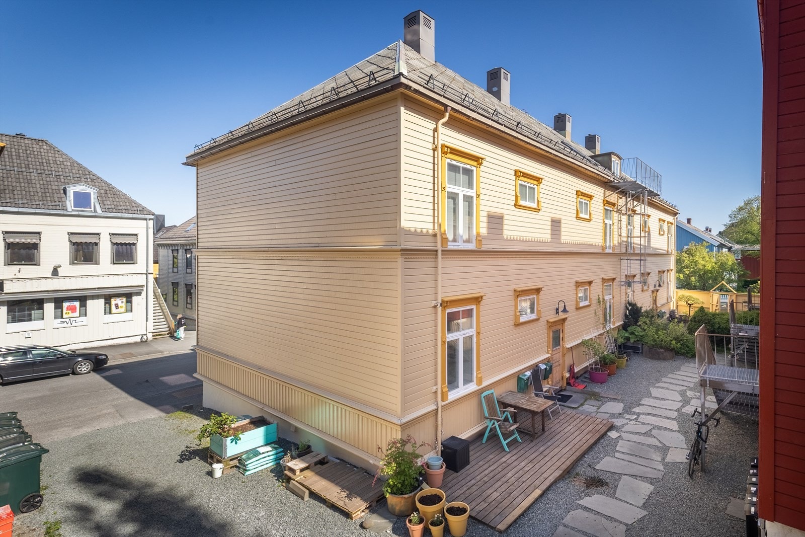 Hovedleiligheten har inngang fra bakgården. Galleribilde