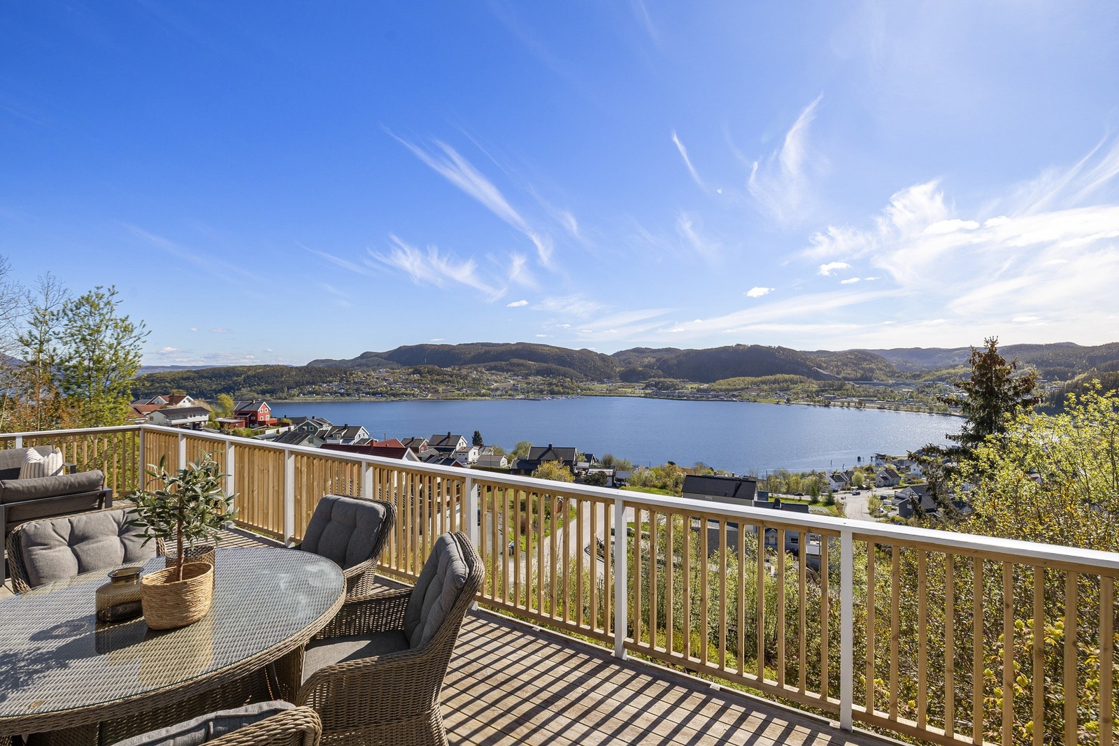 Fra terrassen har du strålende utsiktsforhold. Galleribilde