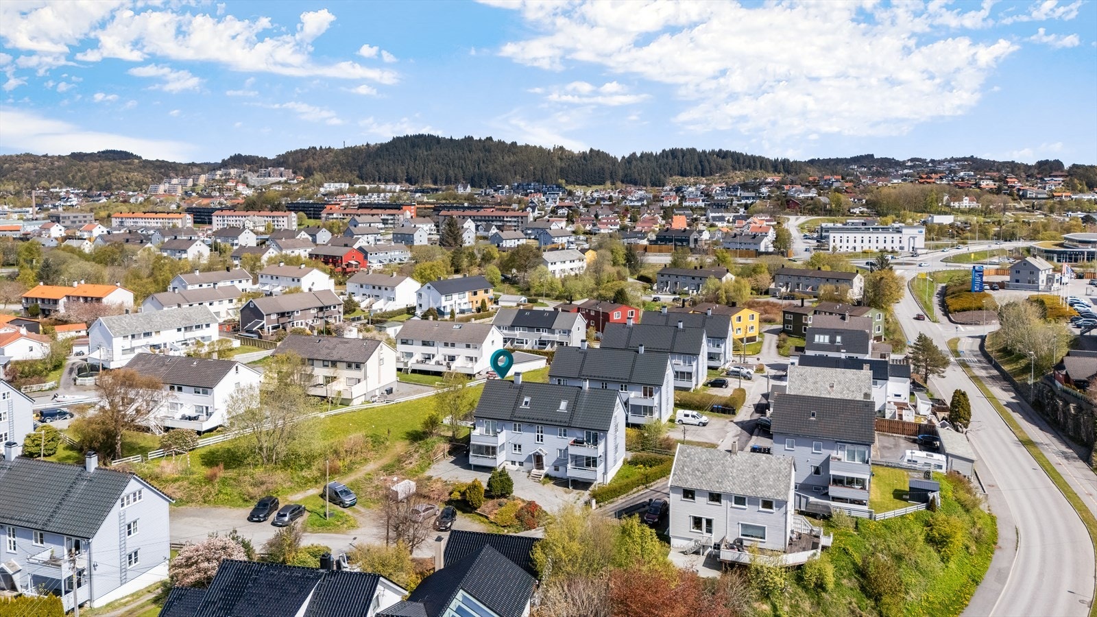 Sentral og attraktiv beliggenhet i Søre bydel med nærhet til skoler, butikk, treningssenter og Haugesund sentrum. Galleribilde