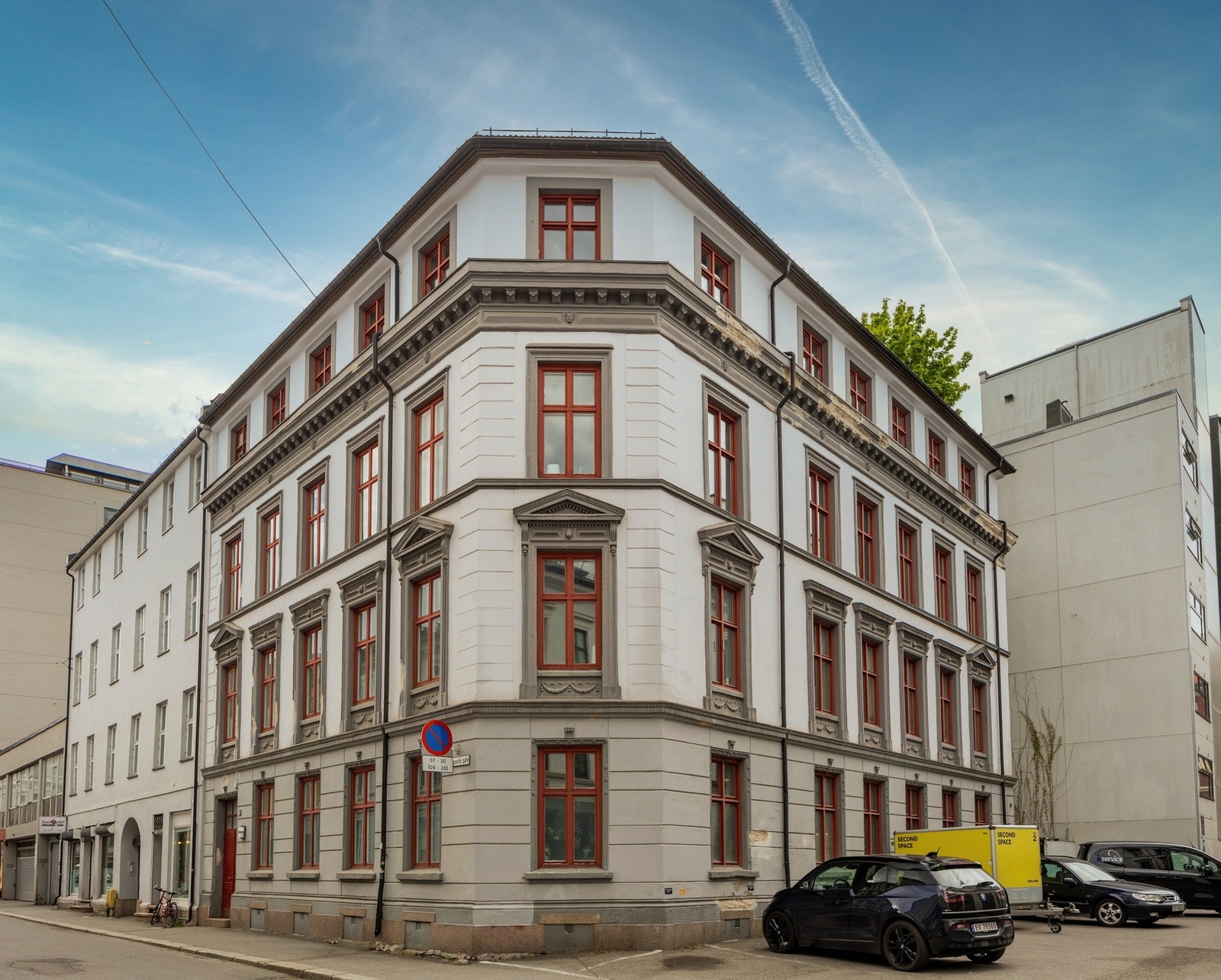 Med leiligheten følger en privat parkeringsplass. Galleribilde