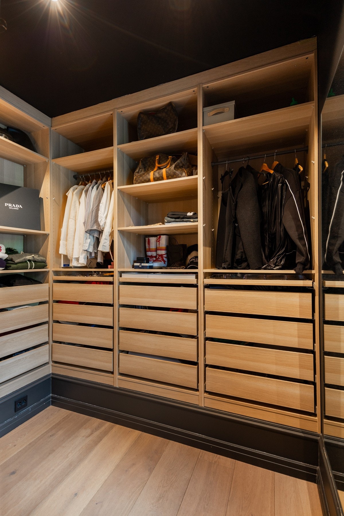 Tilhørende walk-in garderobe. Galleribilde