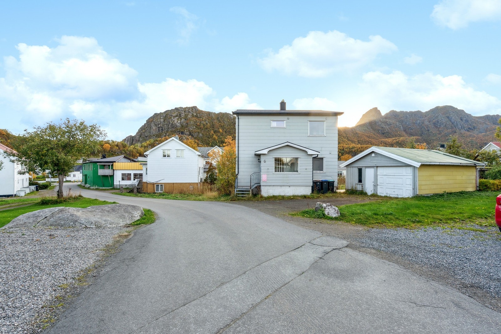 Enkelt adkomst fra veien. Galleribilde