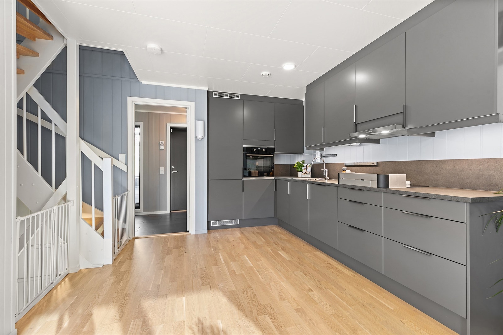 Kitchenboard på veggen gir et eksklusivt preg. Galleribilde