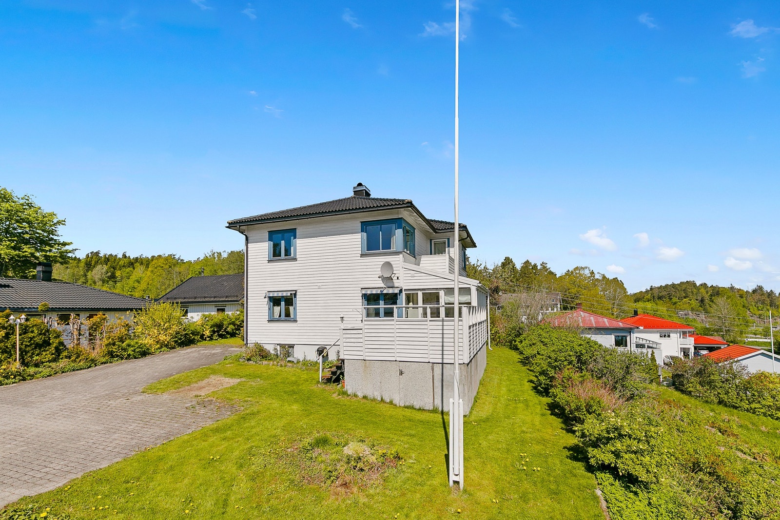 Her bor du i et sentralt og veletablert boligområde med kort vei til resten av Vestfold. Galleribilde