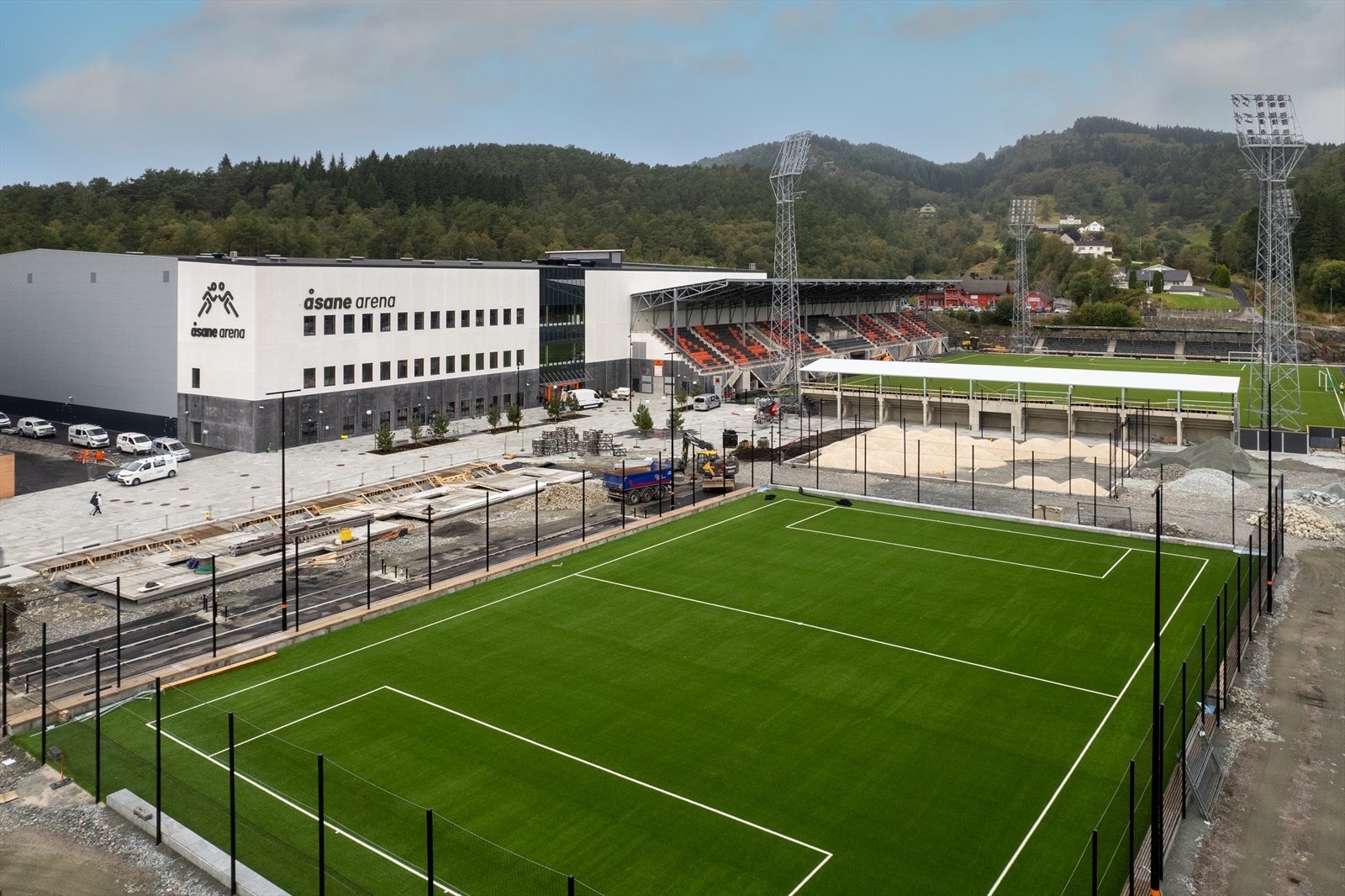 Det er kort vei til Åsane Arena. Galleribilde