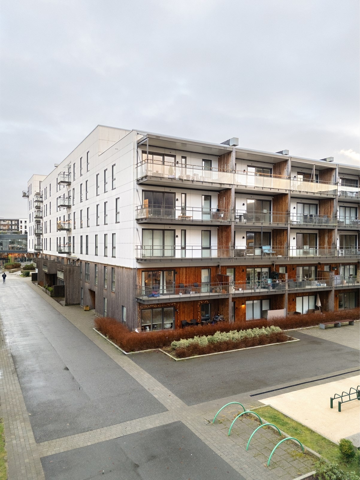 Sameiet består av 101 boligseksjoner og har et moderne fasadeutrykk. Galleribilde