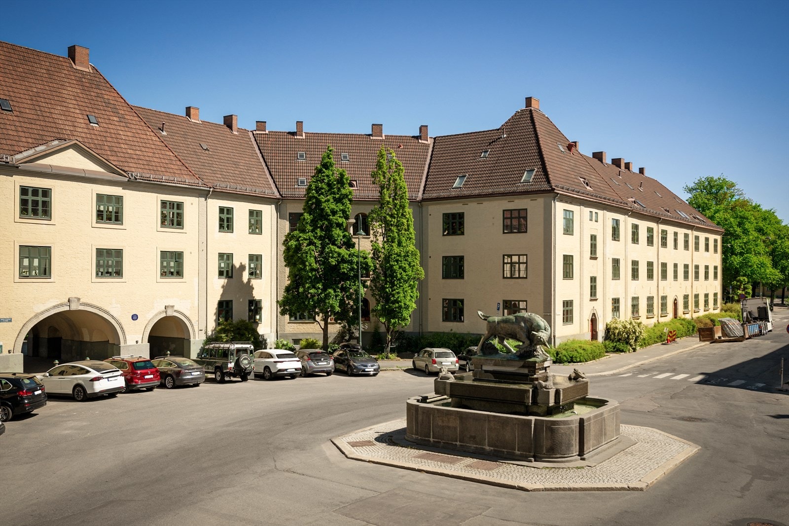 Midt i hjertet av Torshov står den velkjente Torshovoksen - omkranset av de to gode og ærverdige nabogårdene, Italiagården og Frankrikegården. Galleribilde