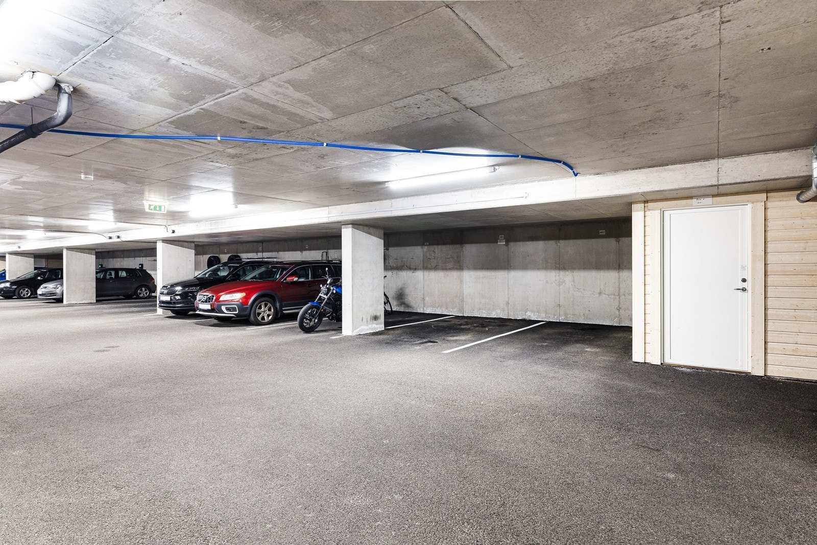 1. stk fast parkeringsplass og bod i lukket garasjeanlegg. Galleribilde