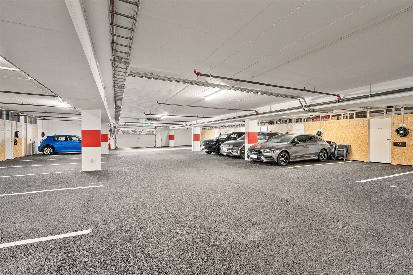 Parkering på plass merket 59. Mulighet for el-bil lader. Galleribilde
