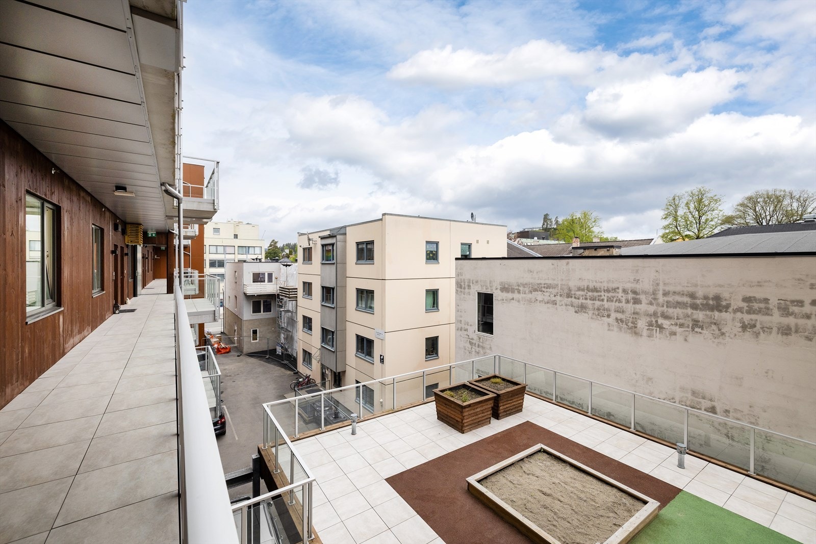 Felles uteområder for beboerne i Sundgata Terrasse Borettslag. Galleribilde