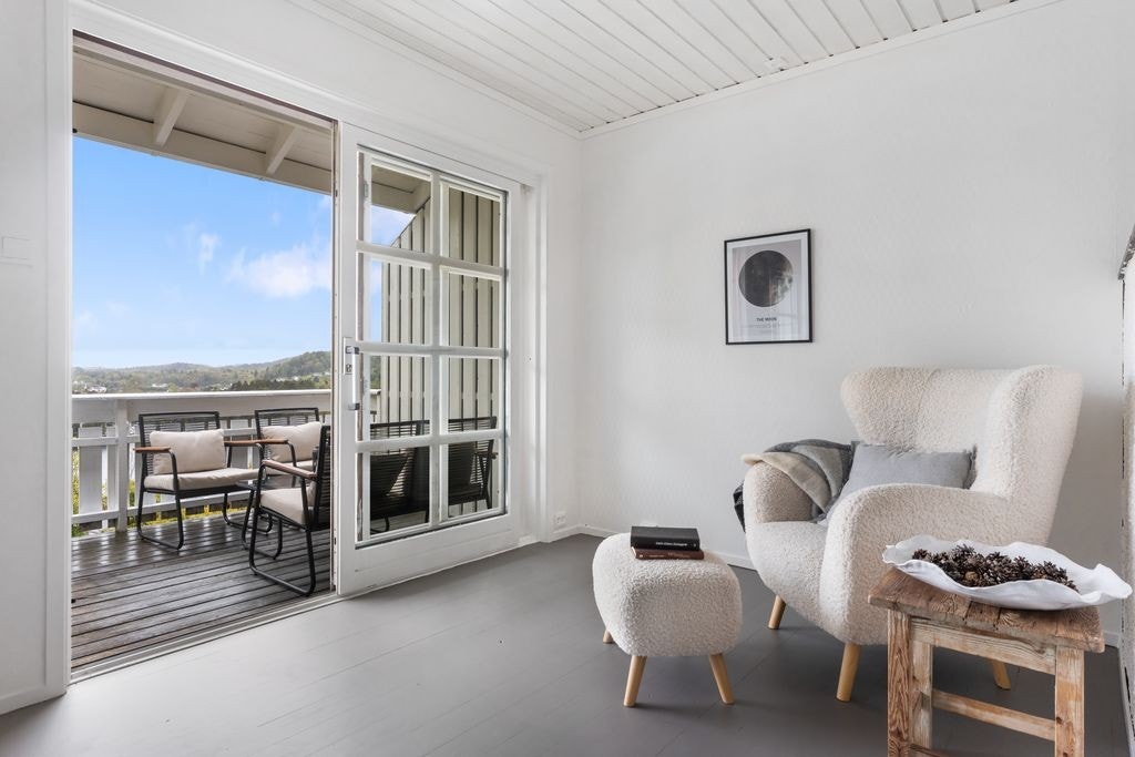 Fra stuen er det direkte adkomst til terrasse i front Galleribilde