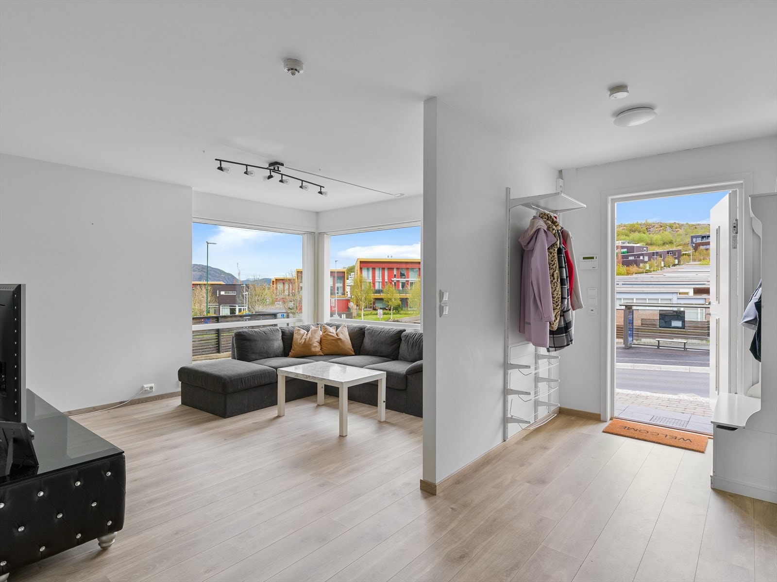 Leilighet - Det meste av den fikk et standard løft i 2023. Lyst og flott med store vindusflater. Galleribilde