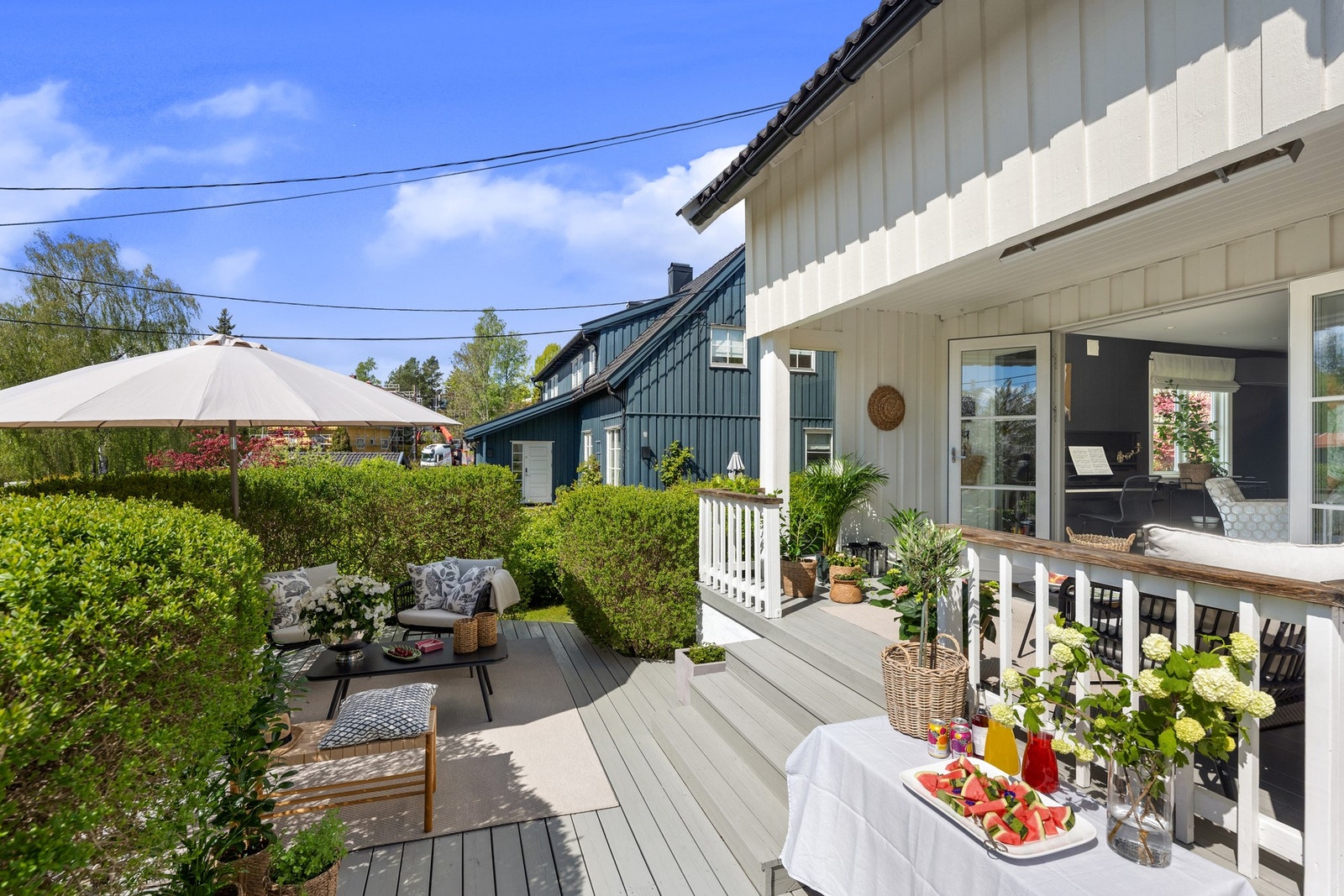 Overbygget terrasse med fastmontert terrassevarmer Galleribilde