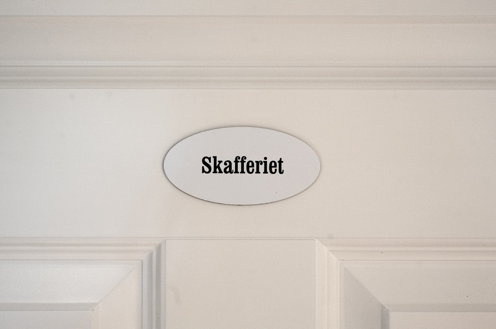 Boligen har smarte løsninger som "Skafferiet" et spiskammer som holder jevnt 12-14 grader hele året Galleribilde