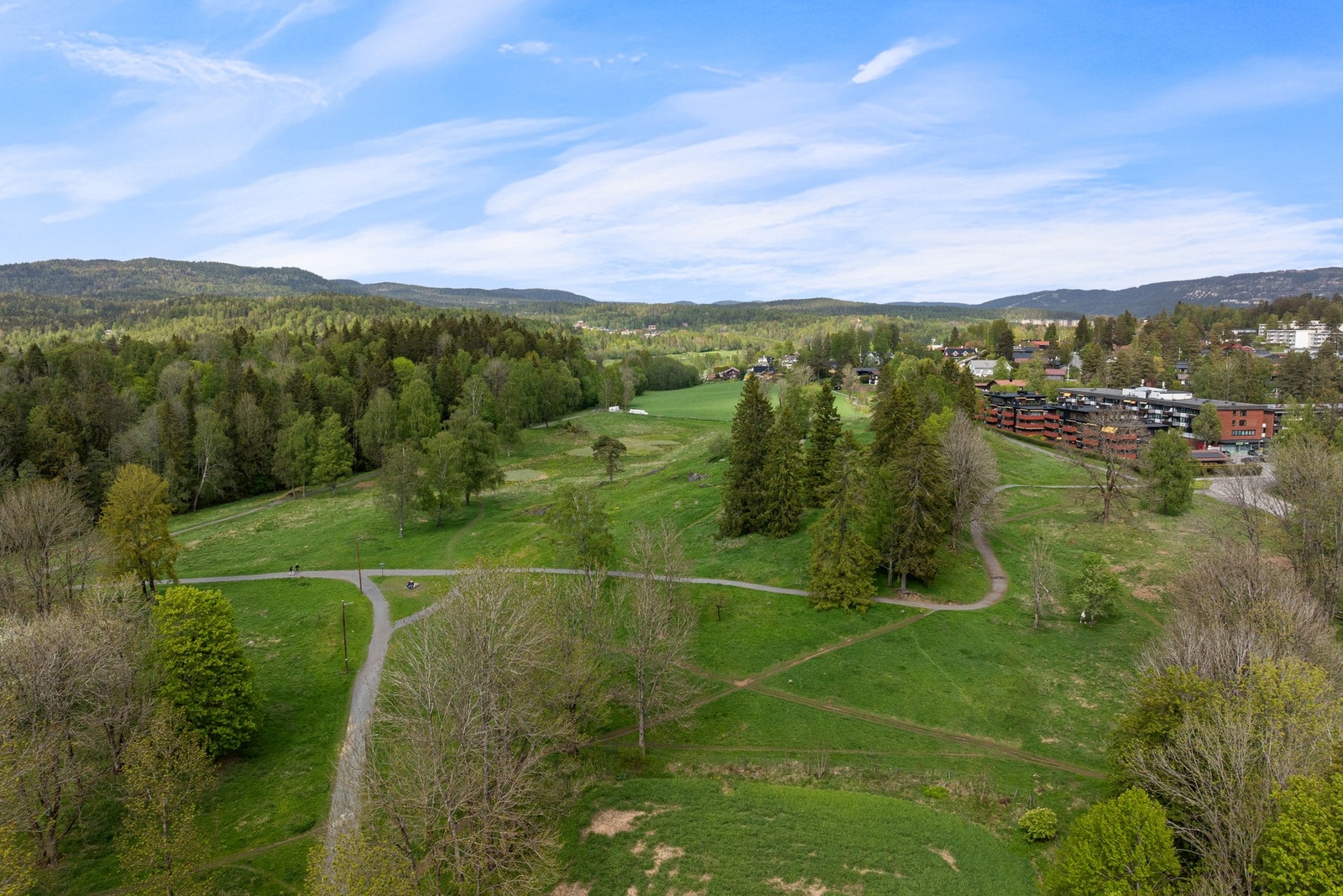 Området byr på mange rekreasjonsmuligheter med Haga golf, Sauejordet mm. Galleribilde