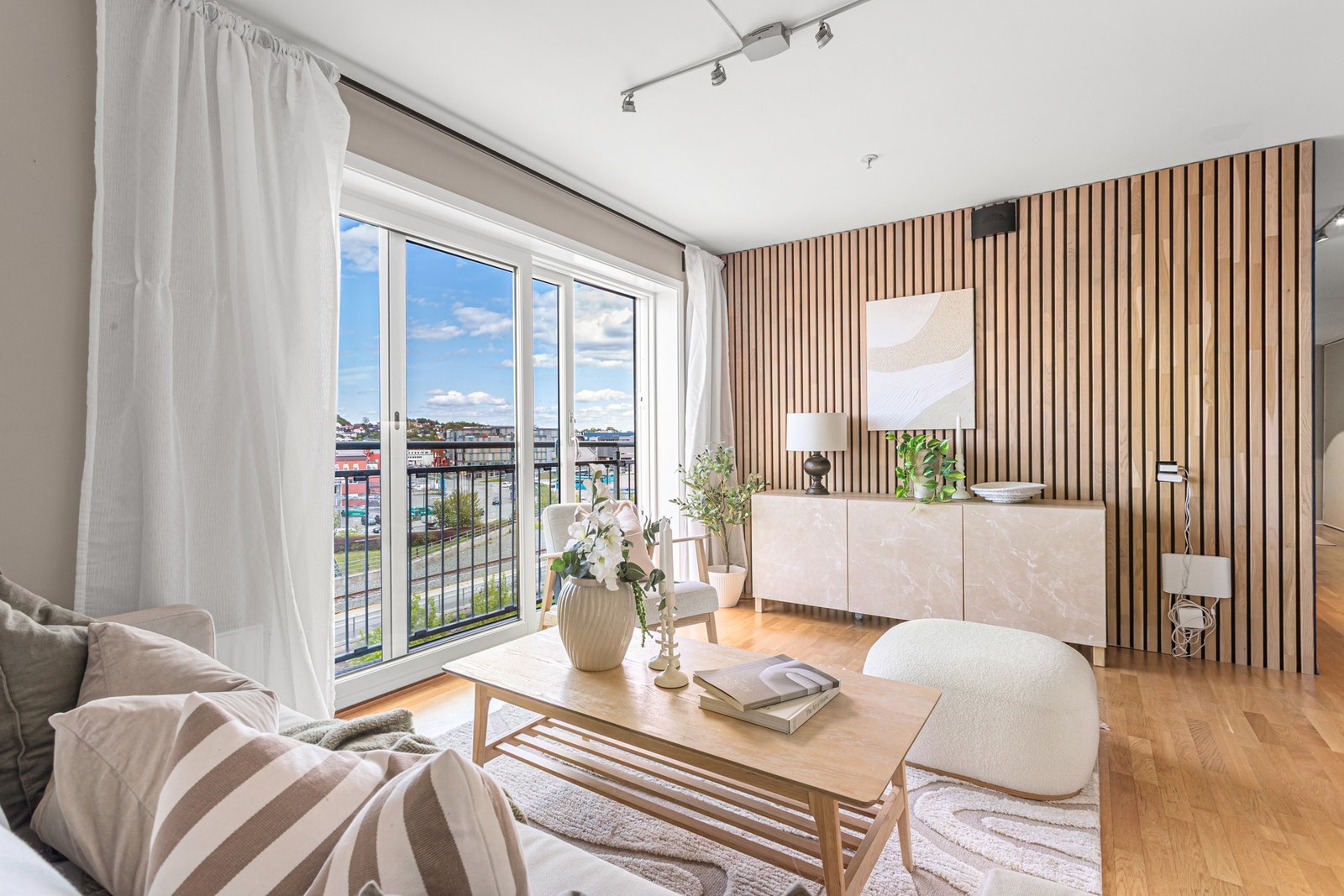 Leiligheten er fra 2010, og består av tidsriktige og fine materialvalg. Galleribilde