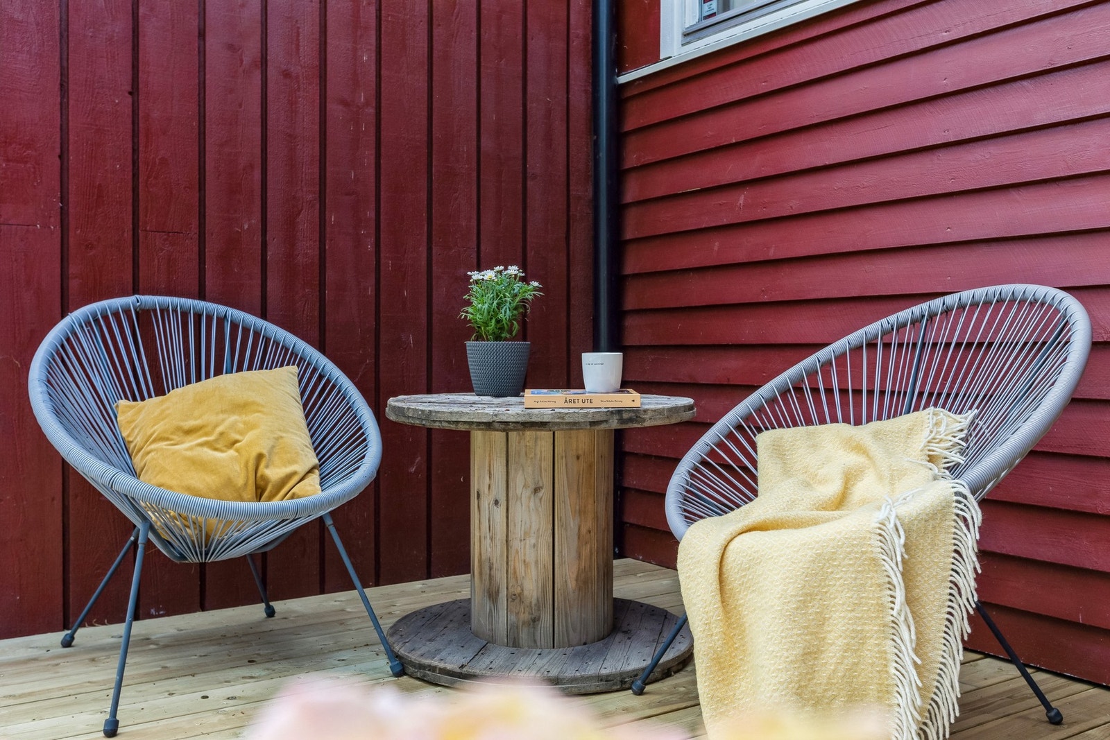 Ønsker man et større utvalg av butikker og tjenester, er det ca. 16 minutters kjøretur til City Syd, rundt 20 minutter til Melhus og ca. 25 minutter til Trondheim sentrum. Galleribilde