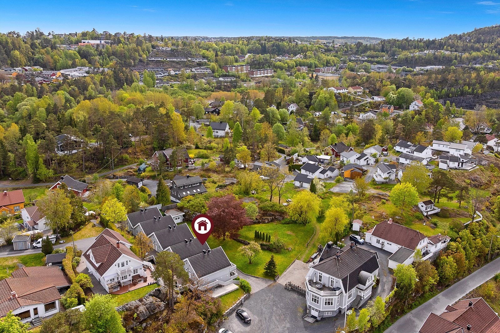 Leiligheten har en sentral beliggenhet med ca. 200 meter til sjøen og ca. 2 km til Kragerø sentrum. Galleribilde