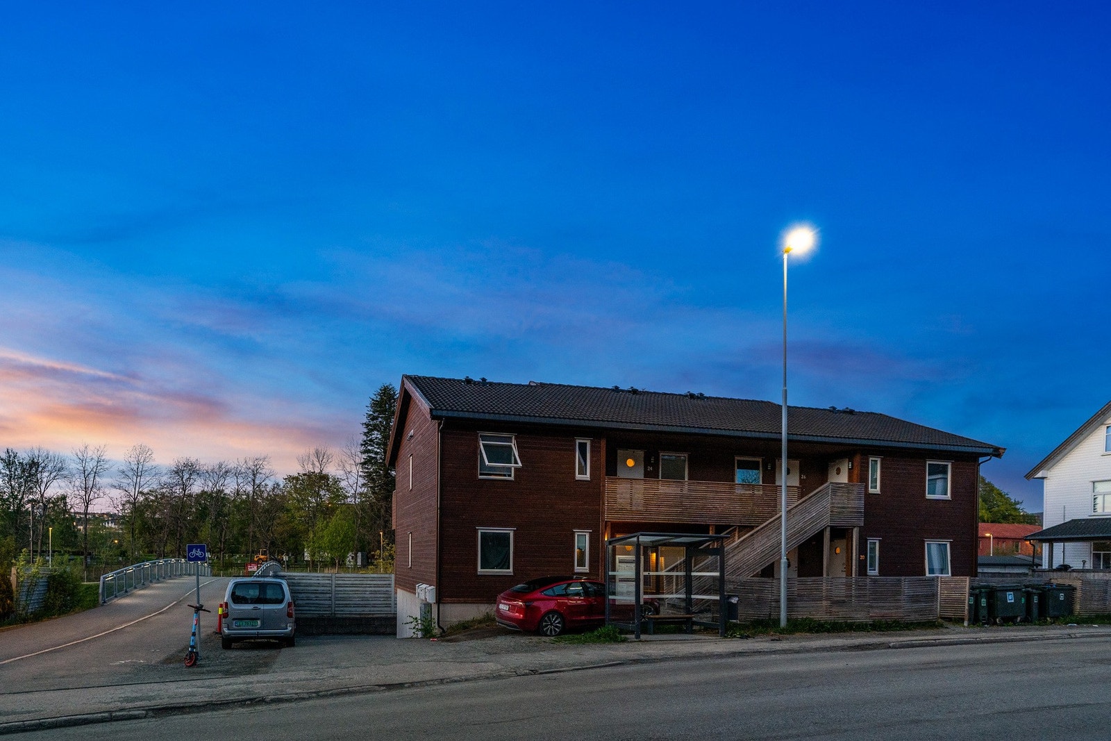 Det er også noe plass til parkering på umerkede plasser. Galleribilde