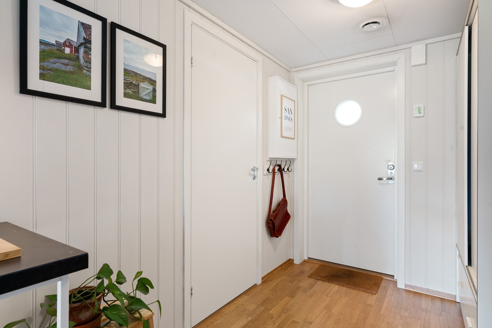 Entréen er oppmålt til 5,3 kvm. Galleribilde