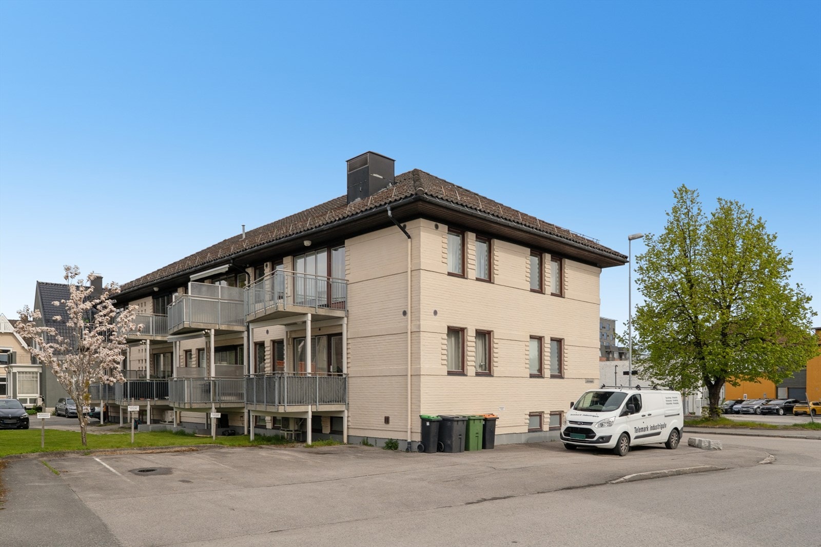 Egen parkeringsplass med adkomst fra Grensegata Galleribilde