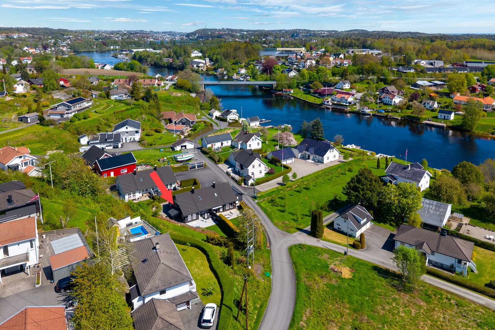 Velkommen til Sandstø 21 - Presentert av Adrian Hamre Evensen v/ Meglerhuset & Partners Arendal! Galleribilde