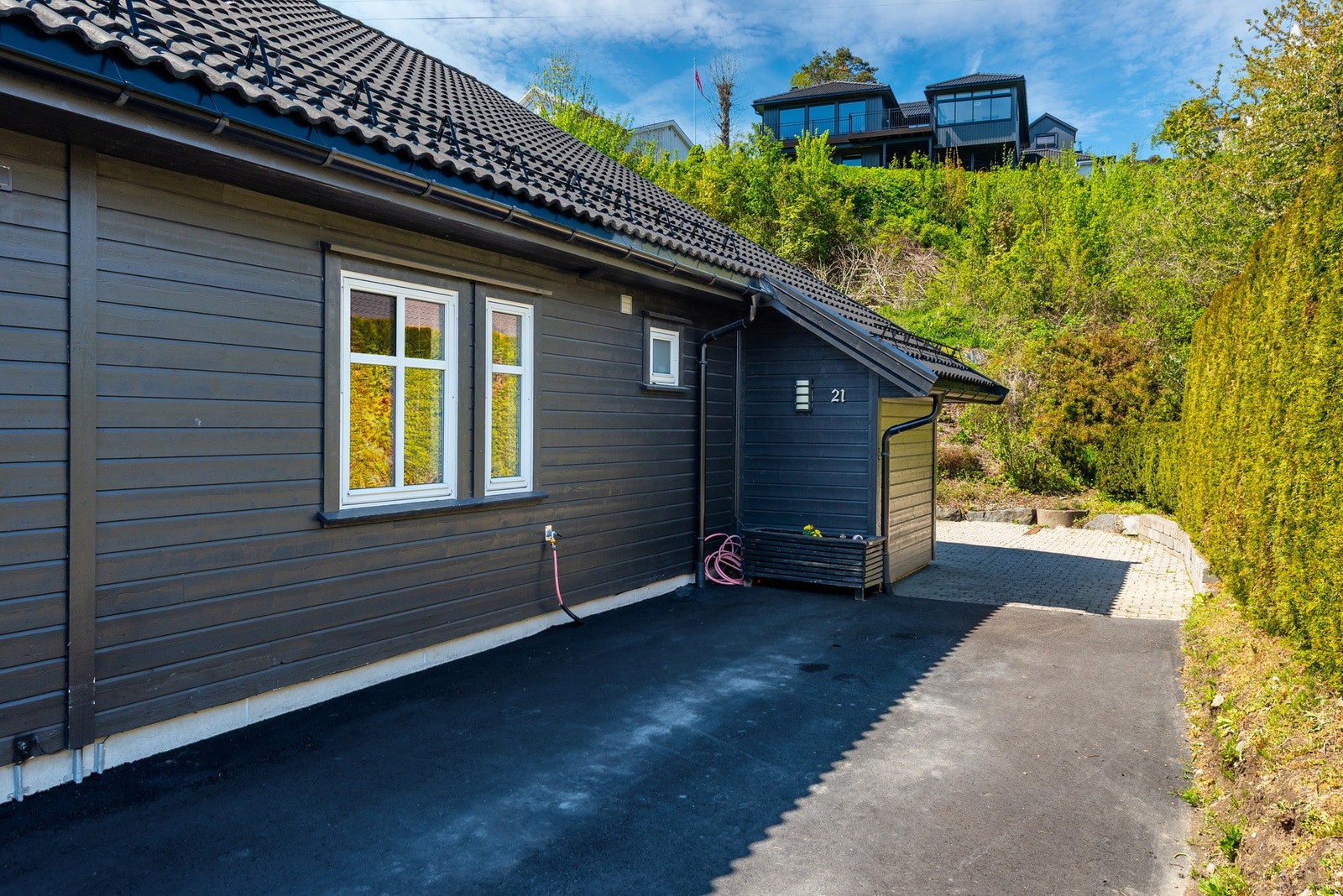 Parkeringsmuligheter på fellestomt. Galleribilde