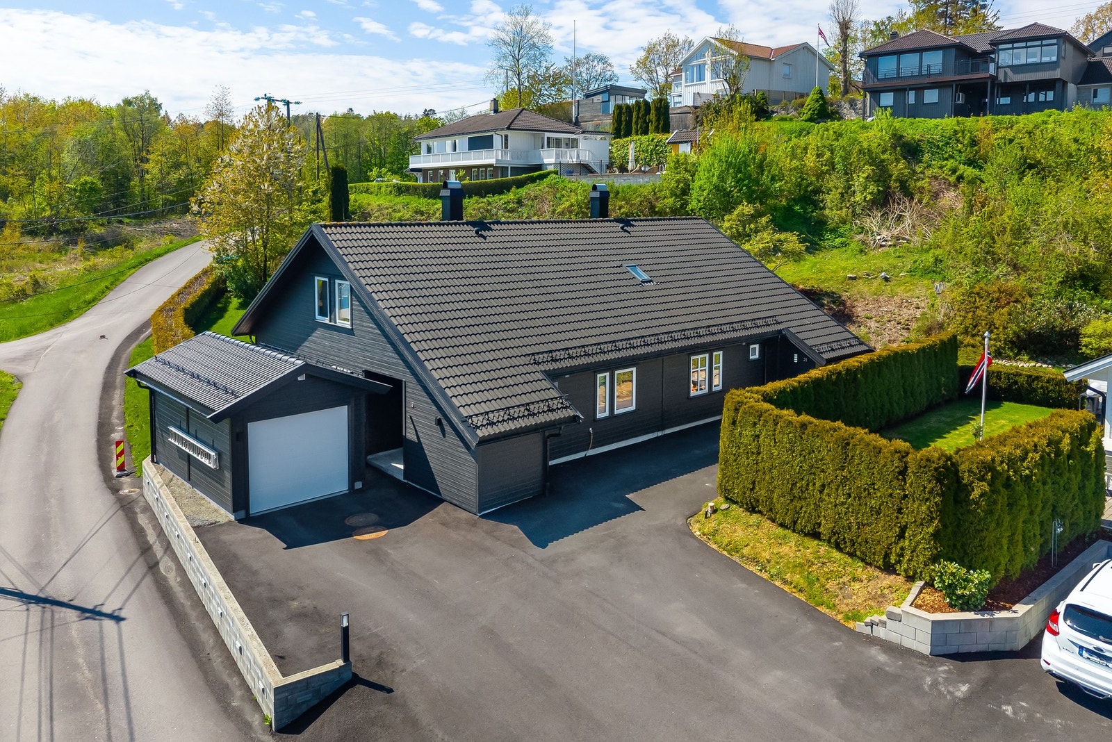 Del av vertikaldelt tomannsbolig med attraktiv beliggenhet på Nedre Sandstø. Galleribilde