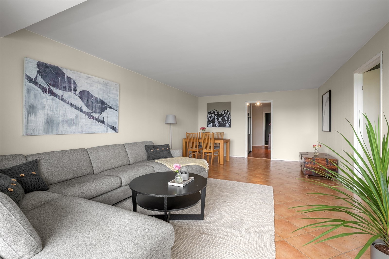 Her er det god plass til sofagruppe og spiseplass Galleribilde