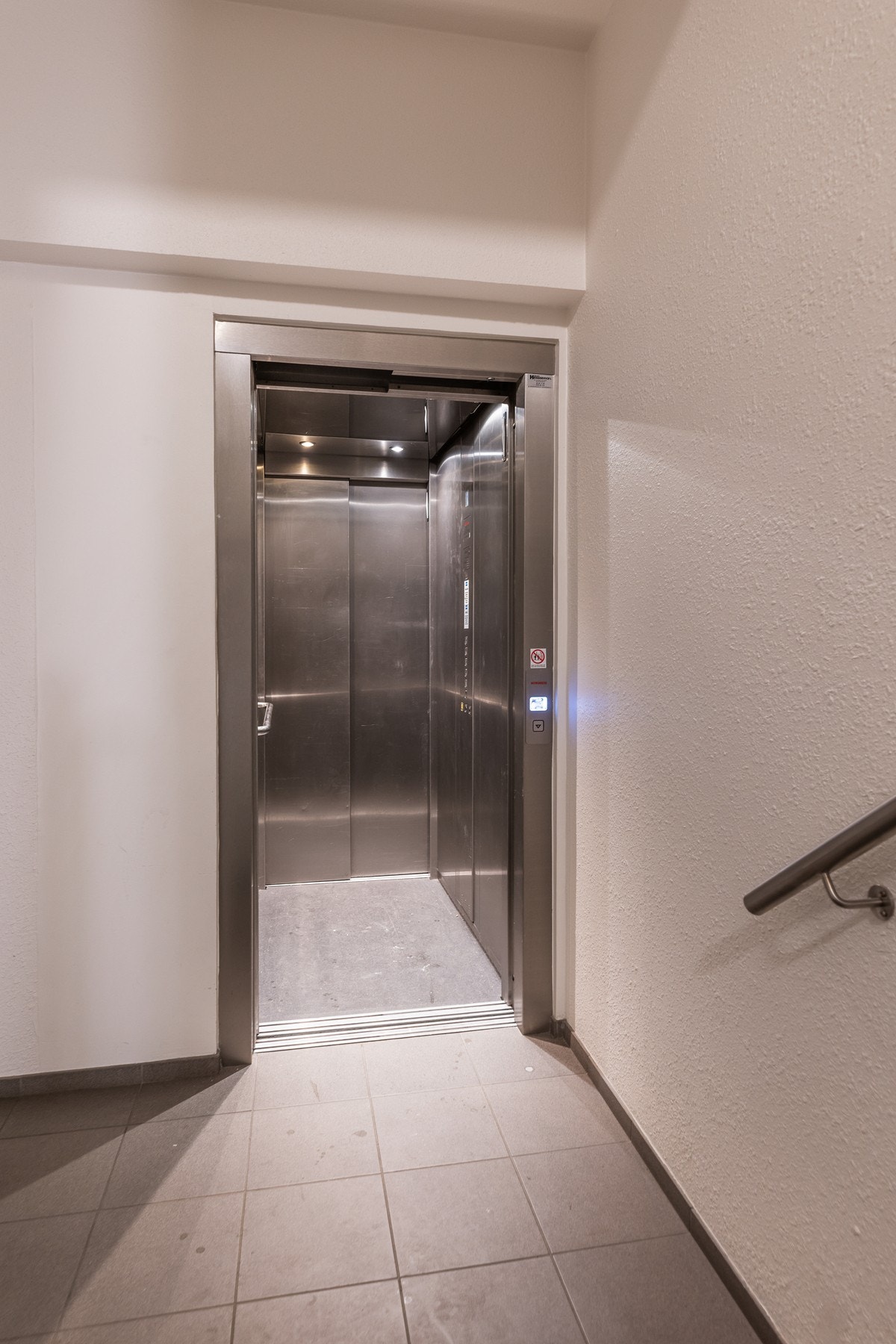 Heisadkomst opp til leiligheten. Galleribilde