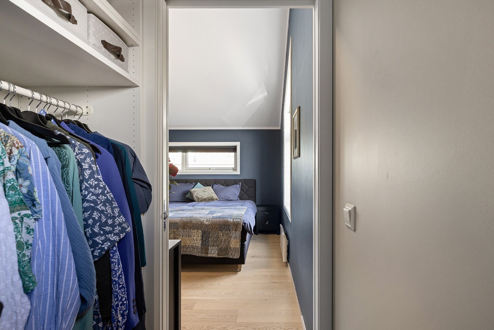 Direkte adkomst til egen walk-in garderobe Galleribilde