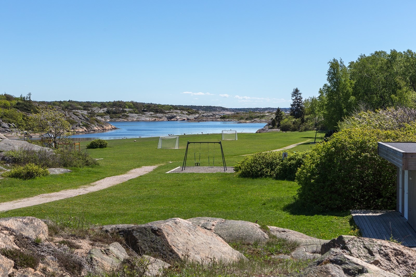 Mærrapanna er et av områdets mest populære utfartssteder, med vakre svaberg, flotte badeplasser og nydelig utsikt mot Oslofjorden Galleribilde