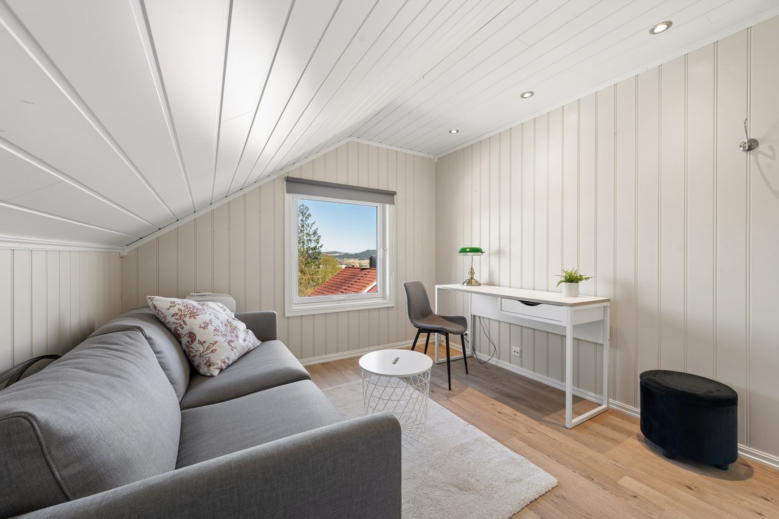 Det andre rommet på loftet er ideelt som kontor/soverom, gjesterom eller en ekstra stue. Galleribilde