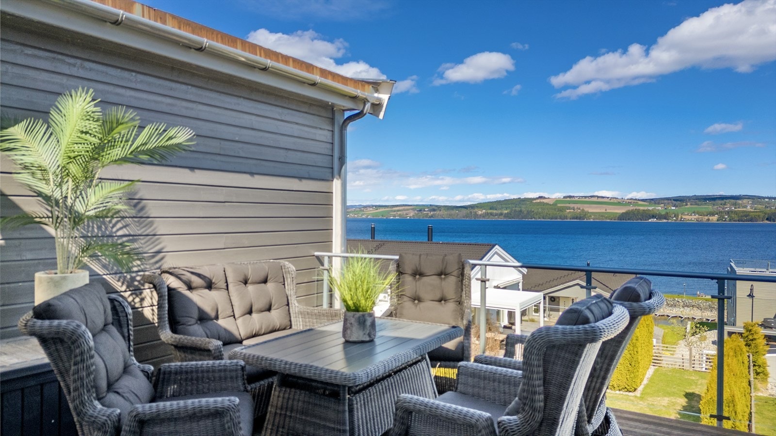 Nyte solrike dager. Galleribilde