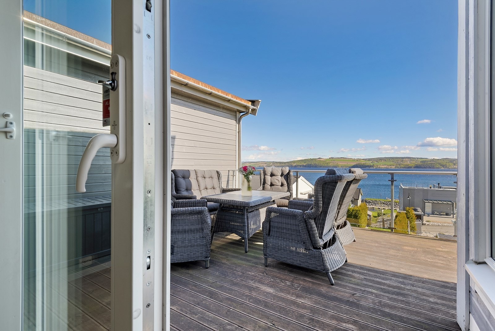 Veranda med god plass for møblering. Galleribilde