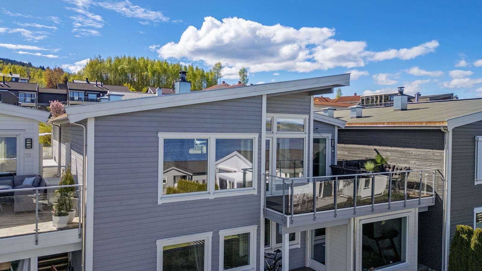 Flott veranda mot Mjøsa. Galleribilde