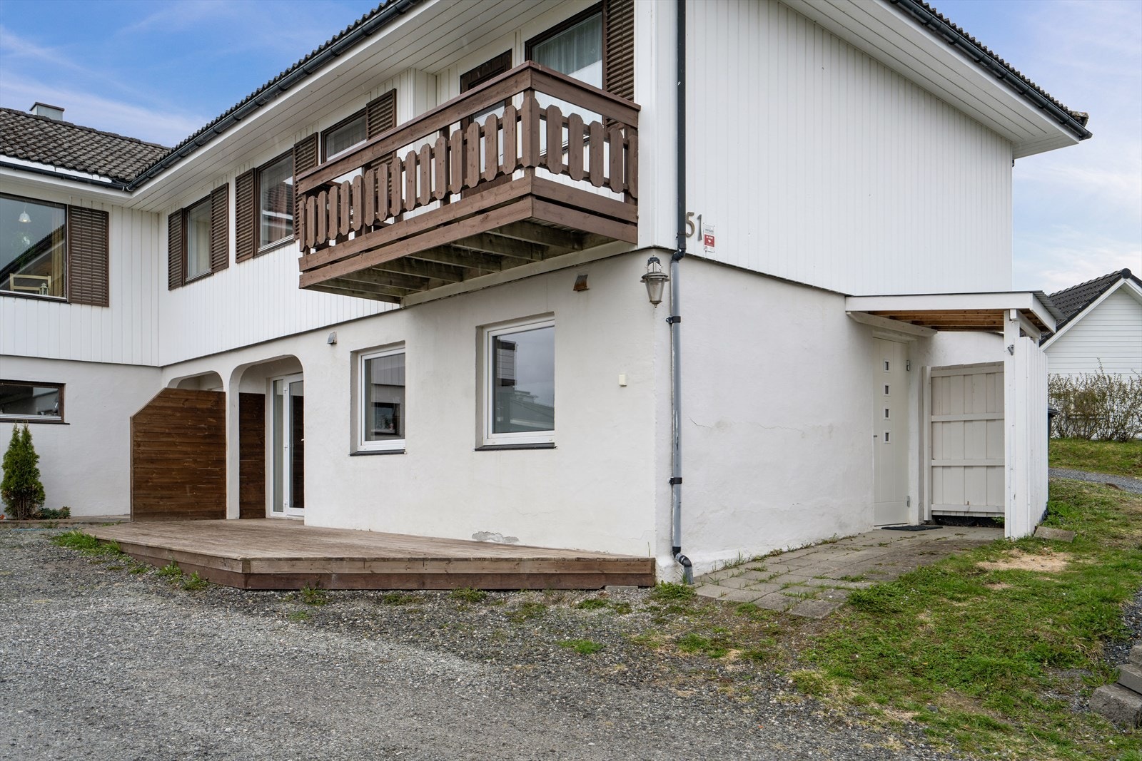 Parkering på oppstillingsplass. Det er etablert kurs for el-bil lader. Galleribilde