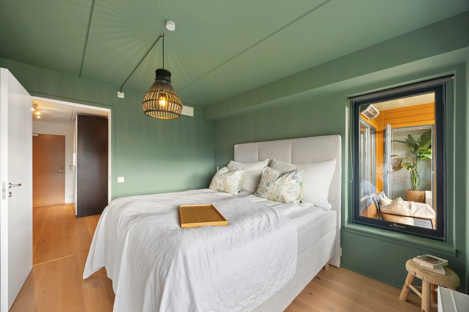 Rommet vender ut mot rolige omgivelser. Galleribilde