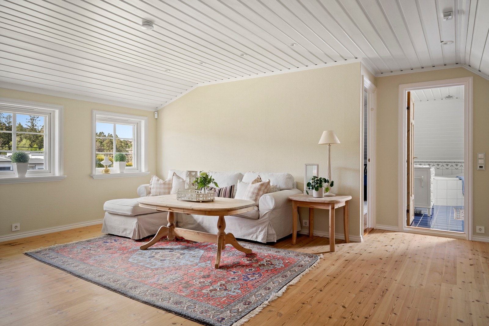 Loftstuen er et lunt og allsidig rom, ideelt som en ekstra TV-stue eller lekerom. Galleribilde