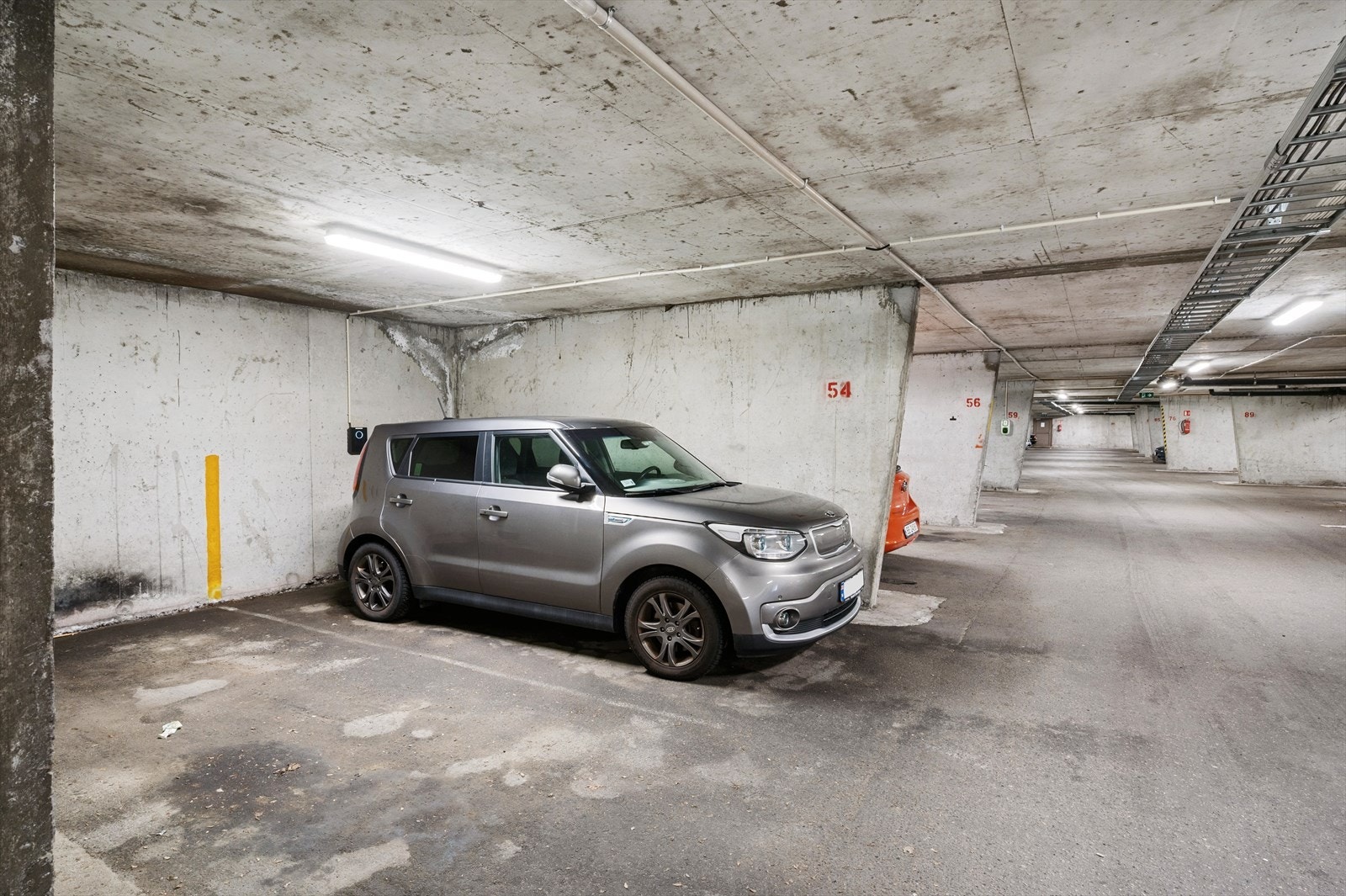 - Leiligheten disponerer en garasjeplass. I 2023 ble det montert elbillader - Galleribilde