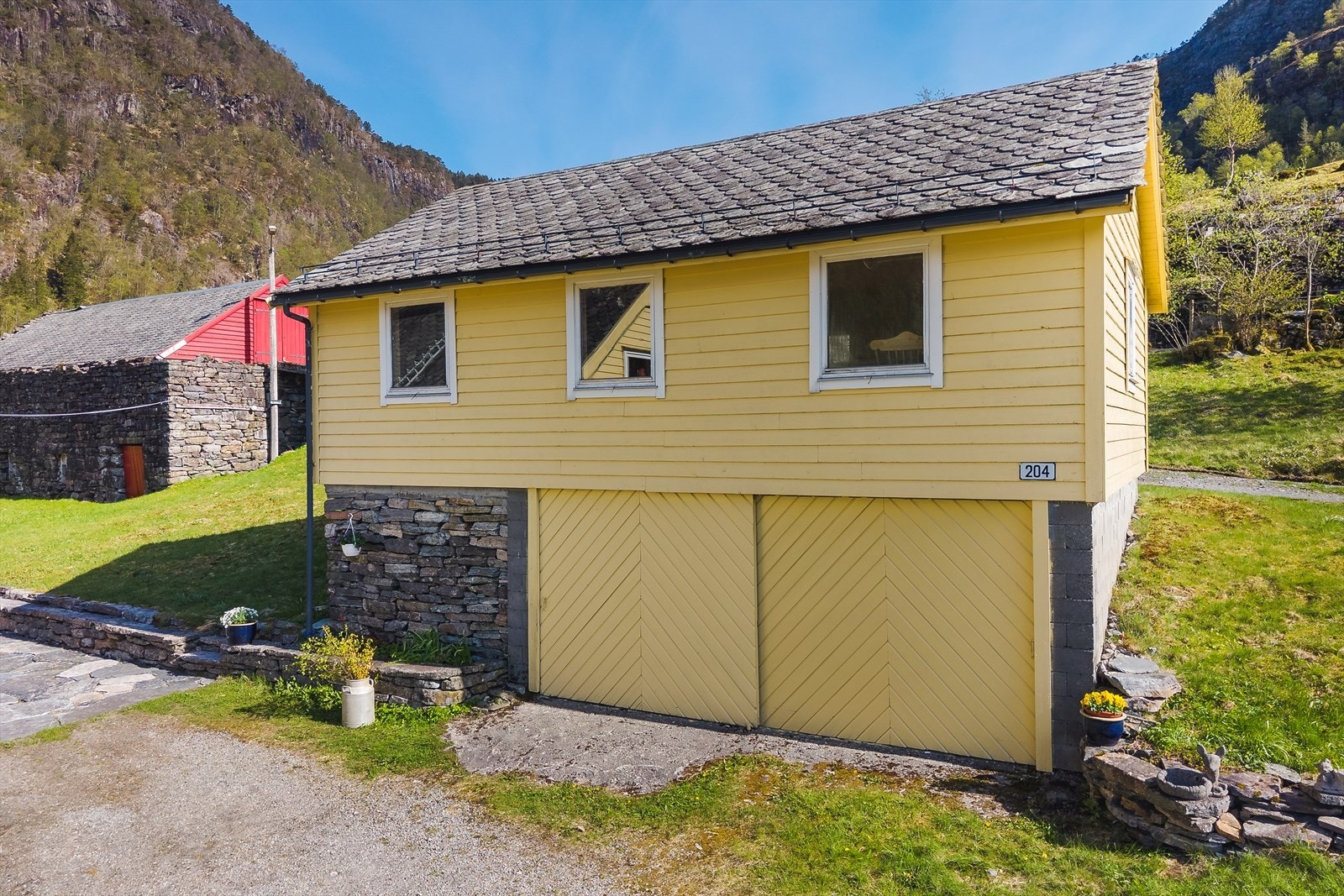 Garasje oppført i 1995. Galleribilde