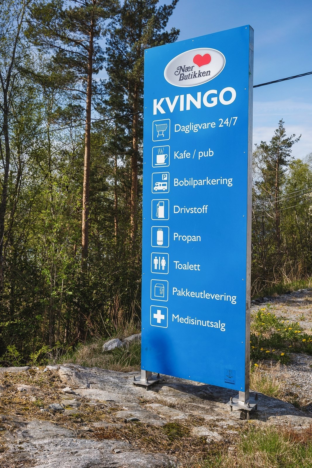 Det er ca. 5 min kjøring til døgnåpen butikk på Kvingo Galleribilde