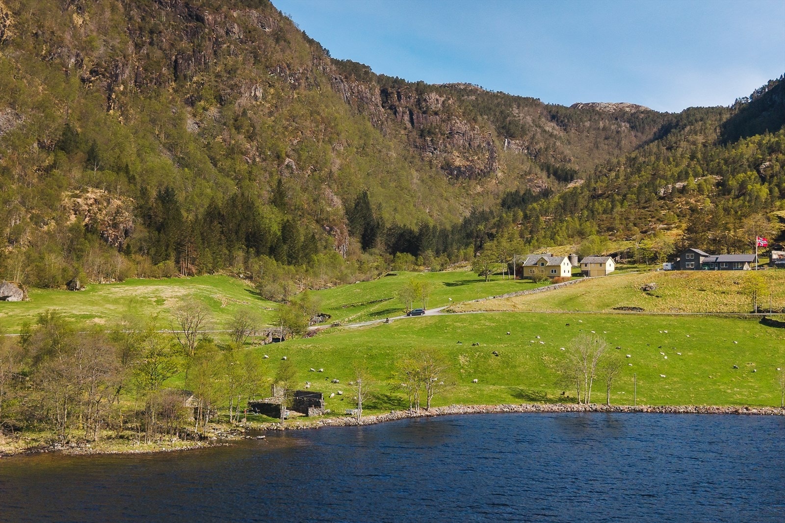 Eiendommen ligger fint til Galleribilde