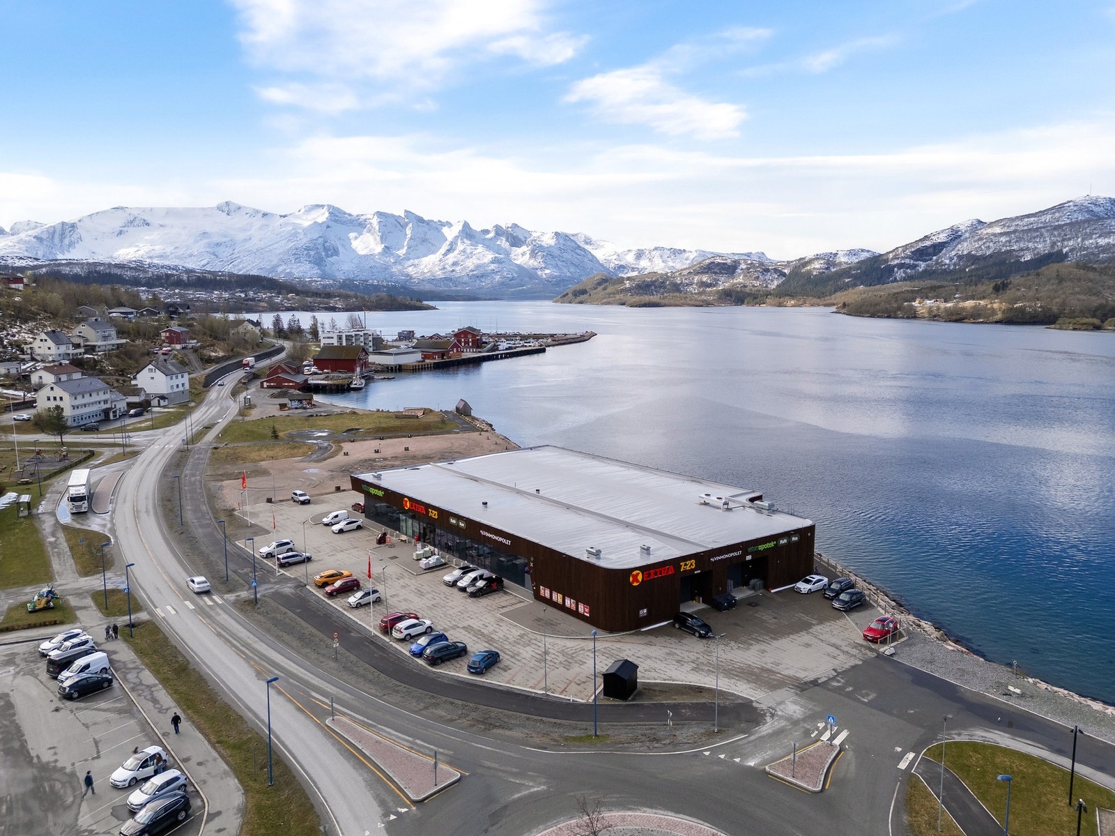 Kort vei til havneområdet og fine turmuligheter langs kysten. Galleribilde