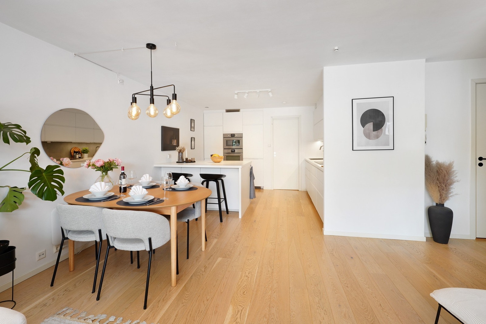 God plass til spisebord ved kjøkkenet. Galleribilde