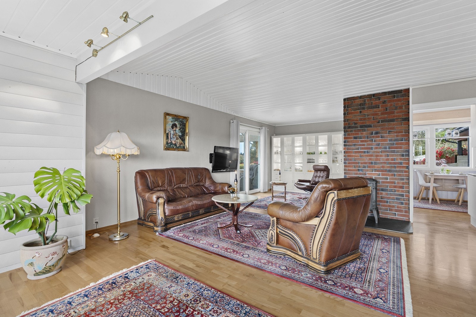 Du kan enkelt innrede i ulike soner med blant annet spisebord, sofa- og sittegrupper. Galleribilde